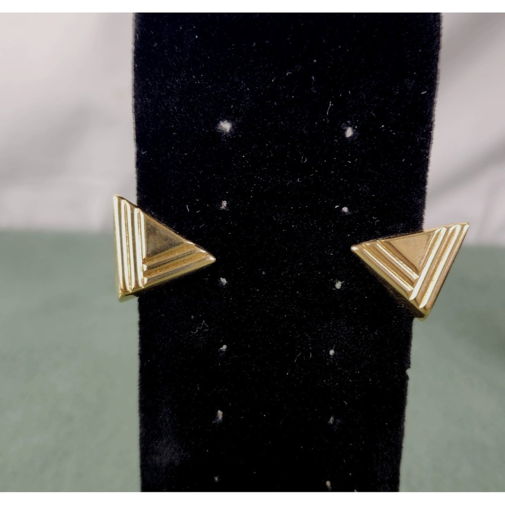 Vintage Avon Gold Tone Triangle Clip On Earrings Ribbed Geometric Art Deco Style